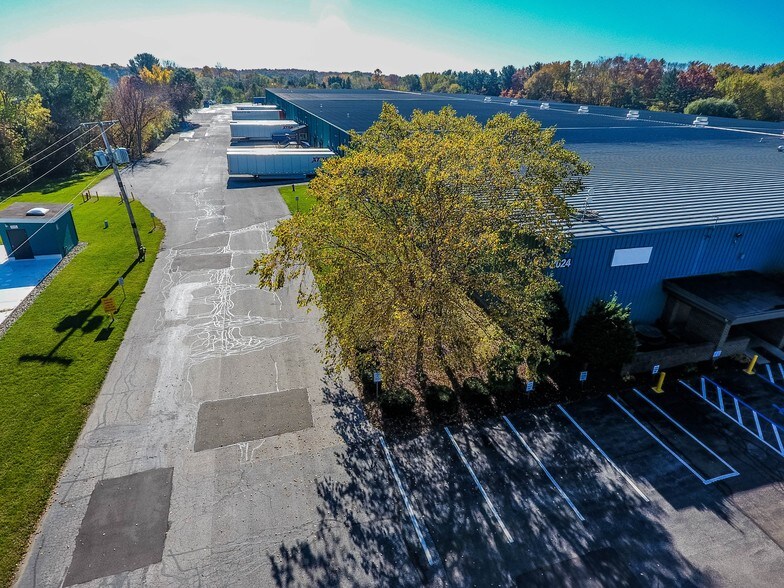 More Photos Of 2024 Hawthorne Ave, Saint Joseph Distribution For Lease