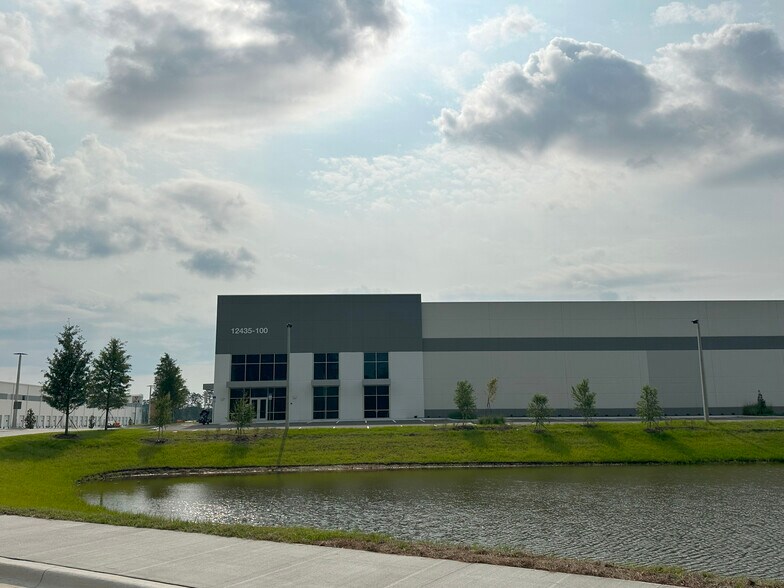 More Photos Of 12435 Lem Turner Rd, Jacksonville Unknown For Lease