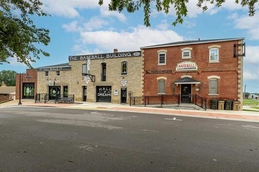 More Photos Of 310 2nd St SE, Dyersville Specialty For Lease