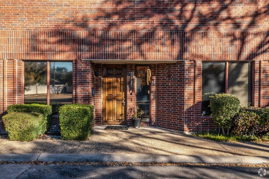 More Photos Of 1001 Hampshire Ln, Richardson Office For Sale