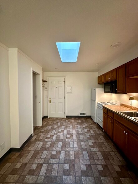 More Photos Of 600 W Crockett St, Seattle Apartments For Lease