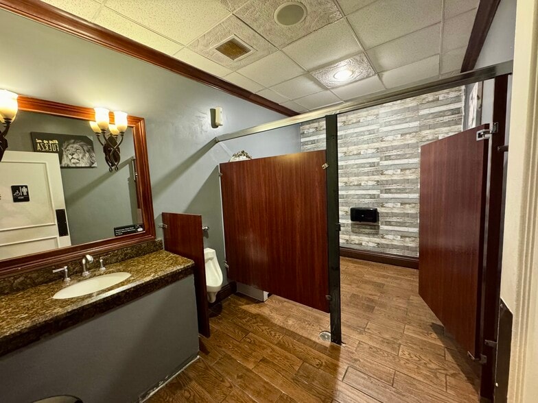 More Photos Of 2000 Harrison St, Hollywood Unknown For Lease