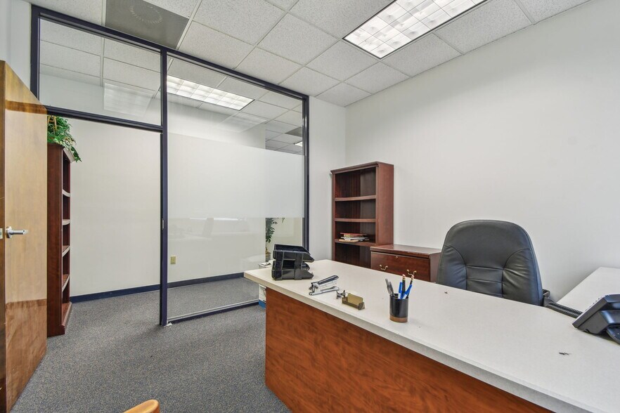 More Photos Of 10901 Danka Cir N, Saint Petersburg Office For Sale