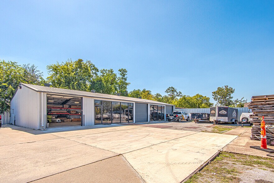 More Photos Of 5703-5705 Edgemoor Dr, Houston Warehouse For Lease