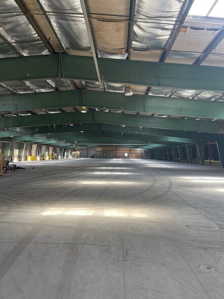 More Photos Of 3901 Camden Ave, Parkersburg Warehouse For Lease