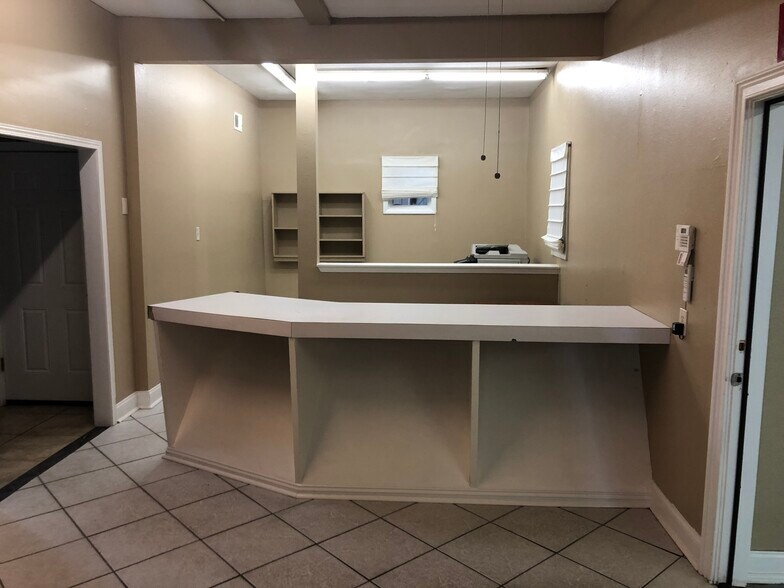 More Photos Of 400 Herman St, Pensacola Industrial For Lease