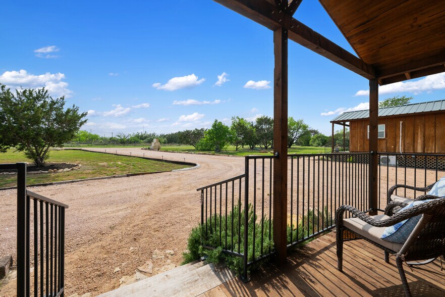 More Photos Of 212 Co 413 rd, Spicewood Hotel For Sale