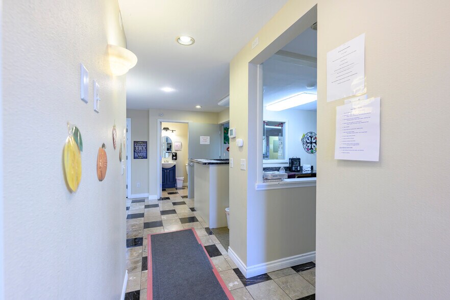 More Photos Of 504 Villa Rd, Newberg Medical For Sale