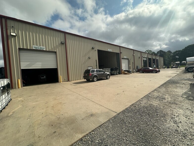Primary Photo Of 1051 Aqua Dr, Haughton Distribution For Sale