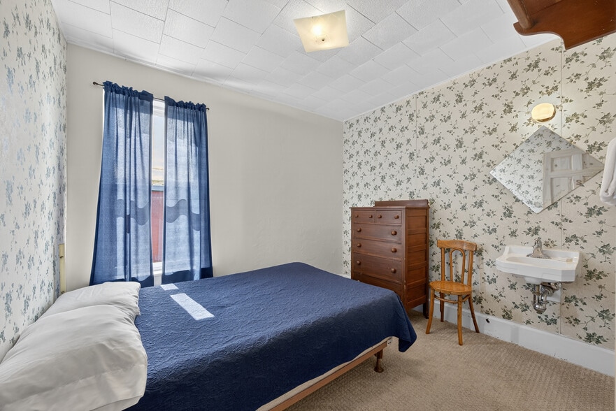 More Photos Of 201 N Main St, Alma Hotel For Sale