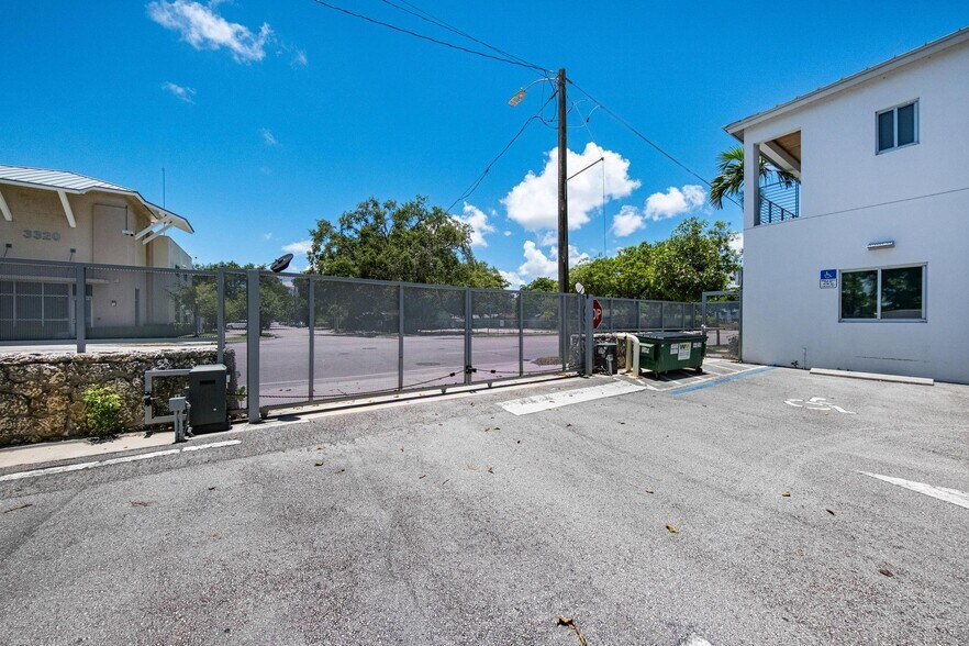 More Photos Of 3305 SW 37th Ave, Miami Office For Sale