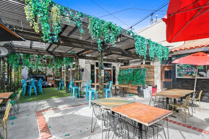 More Photos Of 1923 E Broadway, Long Beach Restaurant For Lease