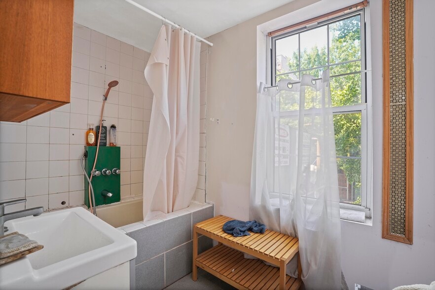 More Photos Of 296 Grand St, Brooklyn Apartments For Lease