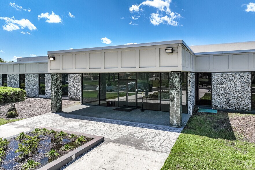 More Photos Of 600 Wells Rd, Orange Park Distribution For Lease