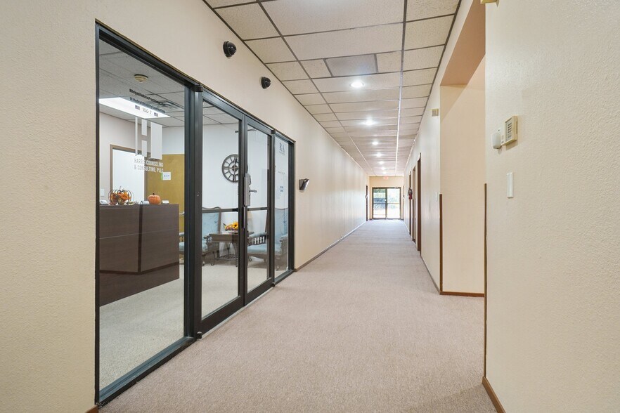 More Photos Of 6825 Manhattan Blvd, Fort Worth Office For Sale