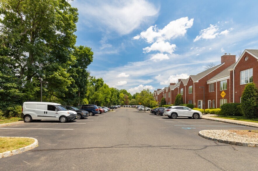 More Photos Of 821-824 Courtyard Dr, Hillsborough Office For Lease