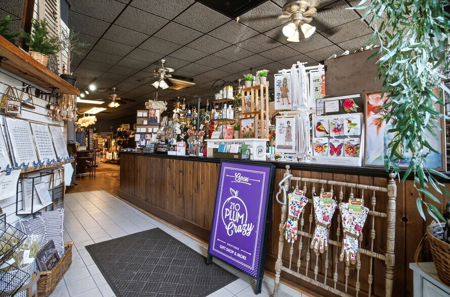 More Photos Of 210-212 Bush St, Red Wing Storefront Retail Office For Sale
