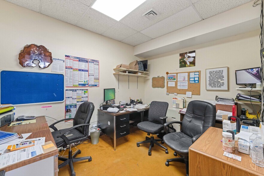 More Photos Of 985 Newmark Ave, Coos Bay Health Club For Sale