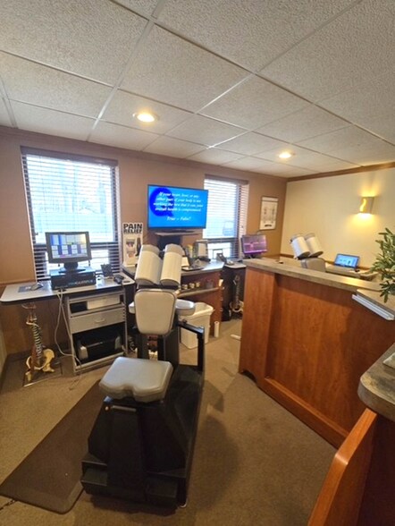 More Photos Of 1 Edgewood Ave, Smithtown Office For Lease