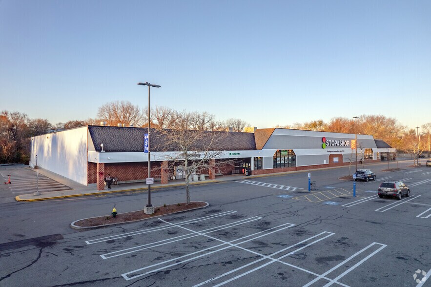 More Photos Of 850 Manton Ave, Providence Unknown For Lease