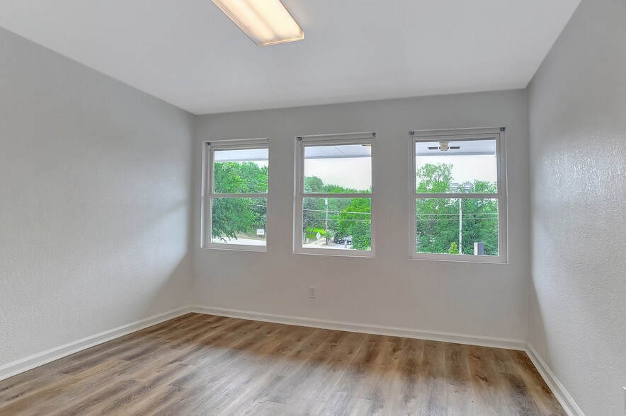 More Photos Of 2527 Fm 691, Denison Medical For Sale