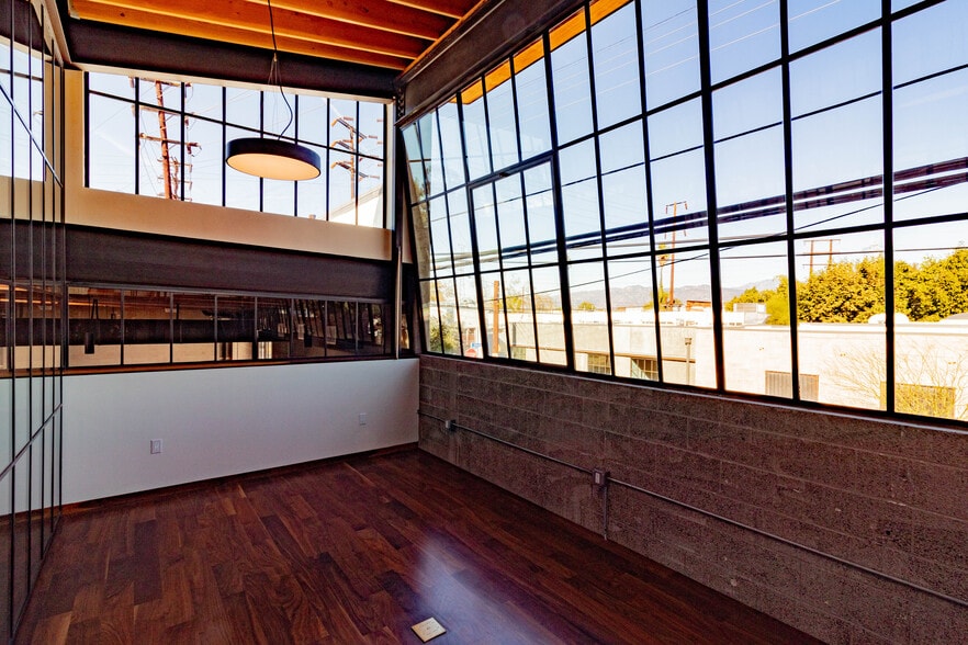 More Photos Of 2352 Ripple St, Los Angeles Office For Sale