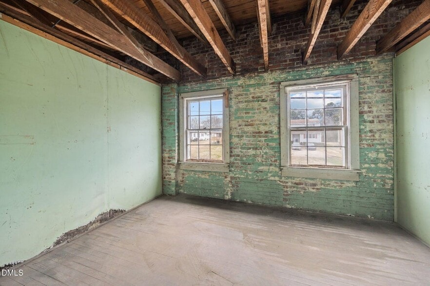 More Photos Of 1300 College St, Oxford Flex For Sale