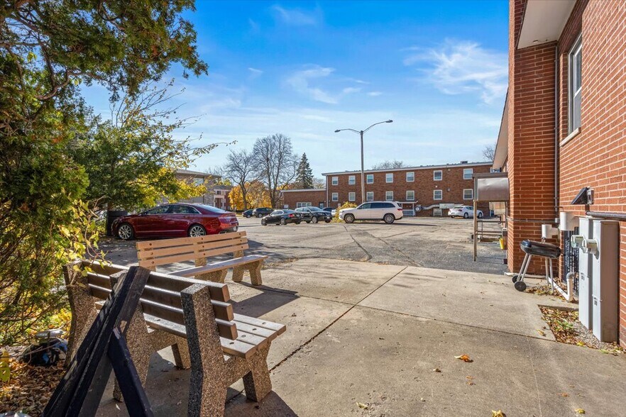 More Photos Of 918 Kimberly Dr, Dekalb Sorority Fraternity House For Sale