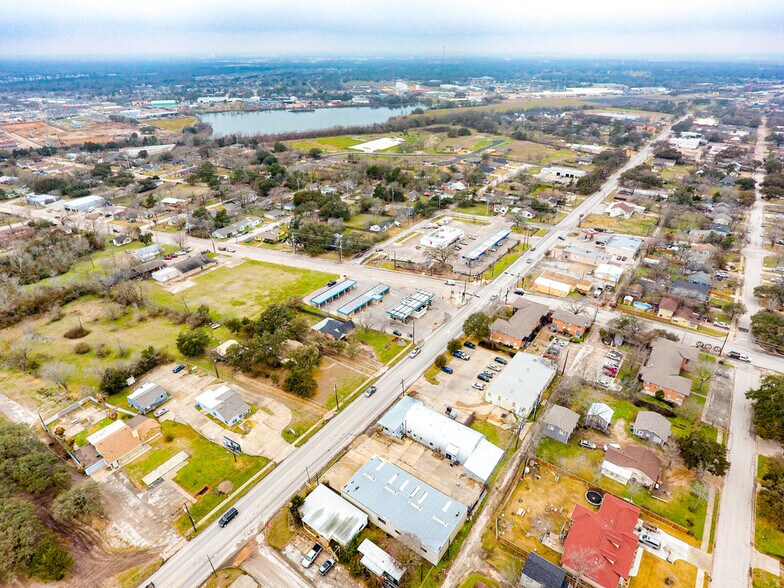 More Photos Of 2100 S College Ave, Bryan Service Station For Sale