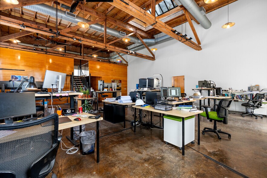 More Photos Of 311-321 Sixth St, San Antonio Office For Sale