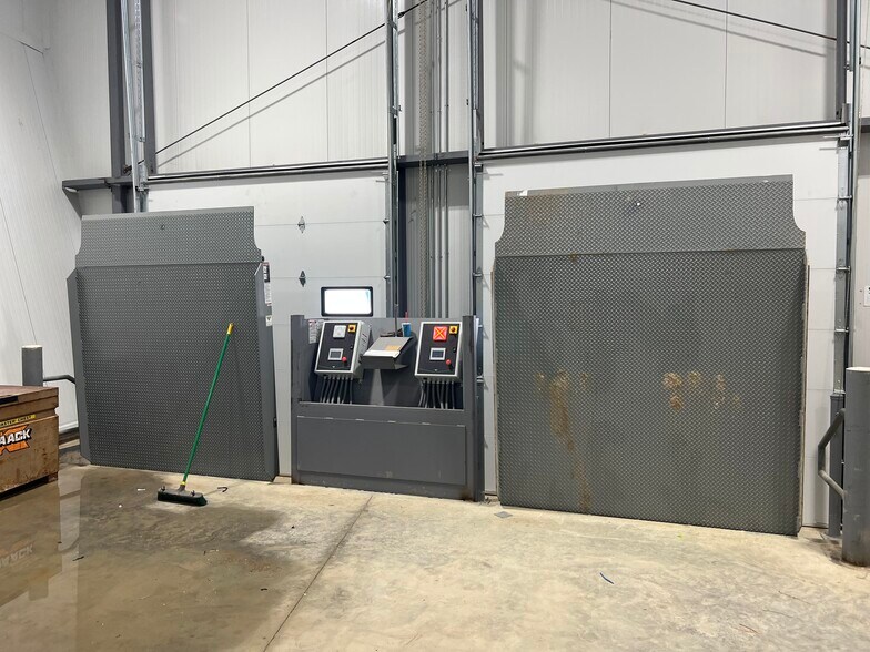 More Photos Of 2331 S 30th St, Lafayette Manufacturing For Sale