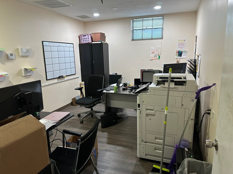 More Photos Of 3606 E 4th Ave, Tampa Warehouse For Lease