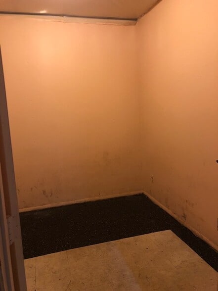 More Photos Of 6705 Holabird Ave, Dundalk Storefront For Sale