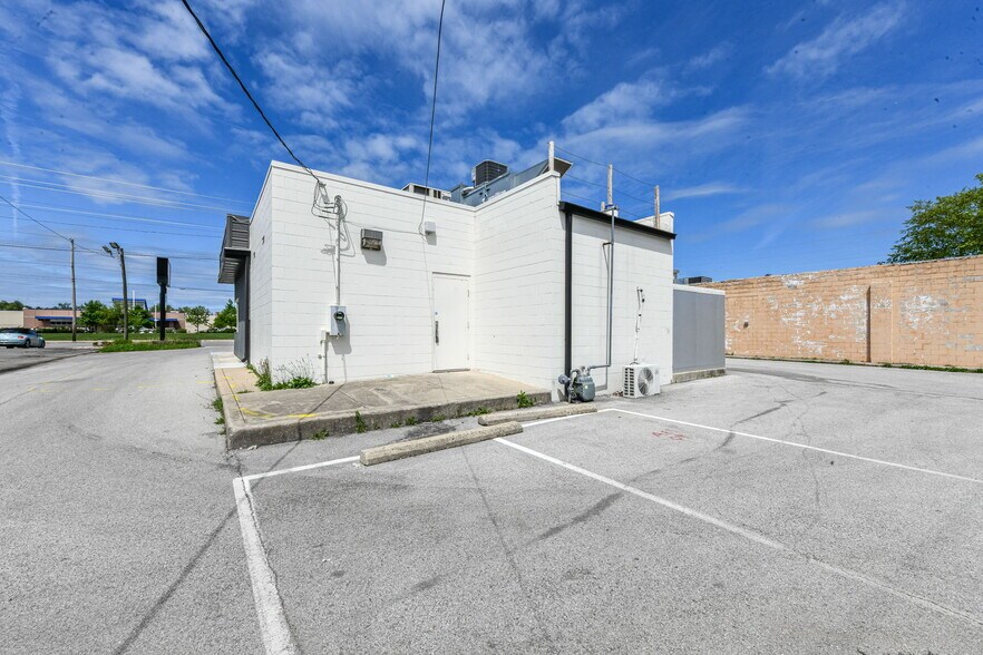 More Photos Of 5527 N Keystone Ave, Indianapolis Restaurant For Sale