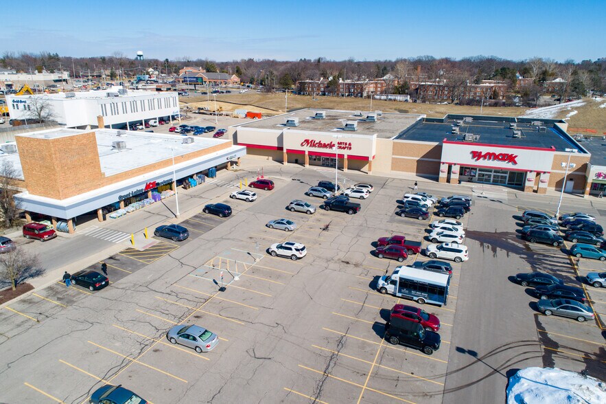 More Photos Of 310 N Clippert St, Lansing Unknown For Lease