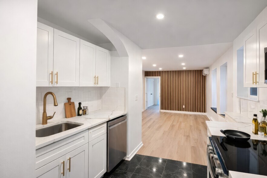 More Photos Of 208 Warren St, Hudson Apartments For Sale