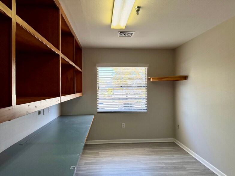 More Photos Of 2027 Manatee Ave, Bradenton Loft Creative Space For Lease