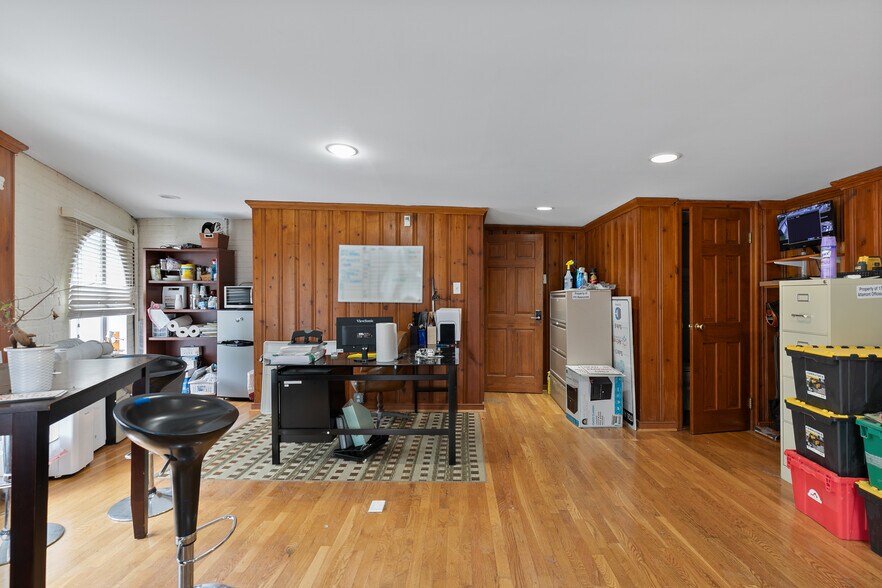 More Photos Of 1726 Altamont Ave, Richmond Warehouse For Lease