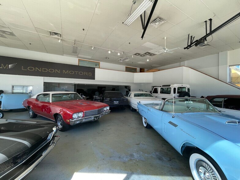 More Photos Of E Northwest Hwy, Arlington Heights Auto Dealership For Lease