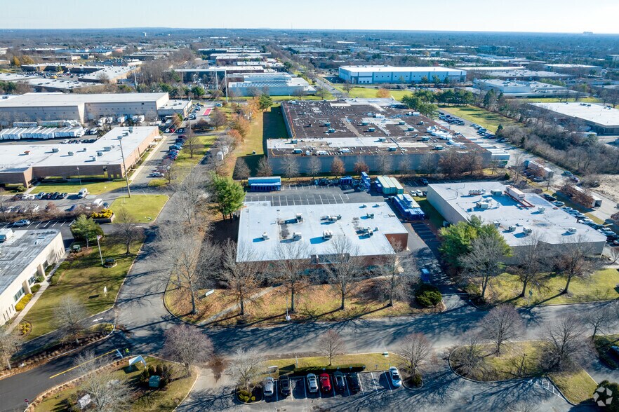 More Photos Of 48 Mall Dr, Hauppauge Light Manufacturing For Lease