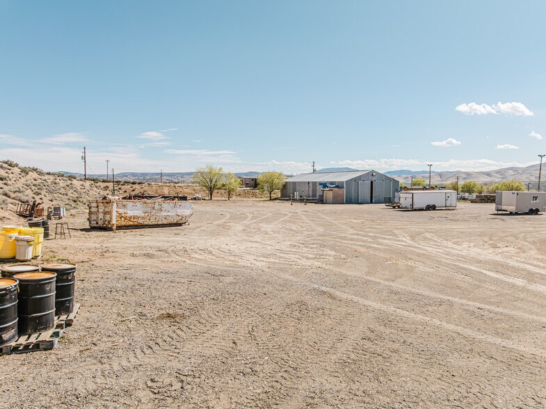 More Photos Of 824 Poplar St, Carlin Industrial For Sale