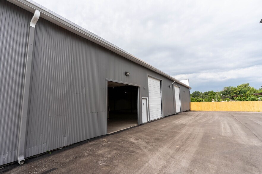 More Photos Of 415 S Kansas Ave, Olathe Warehouse For Lease