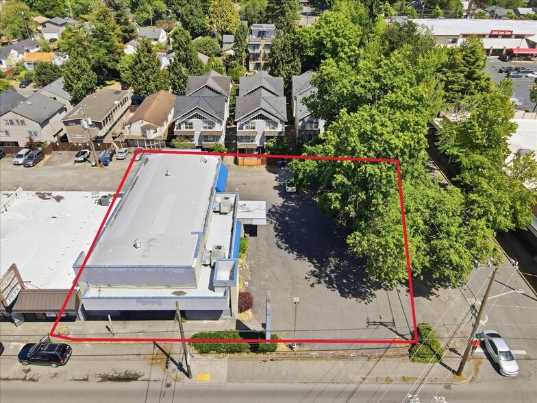 More Photos Of 10310 Aurora Ave N, Seattle Warehouse For Sale