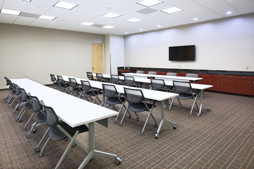 More Photos Of 8505 Freeport Pky, Irving Office For Lease