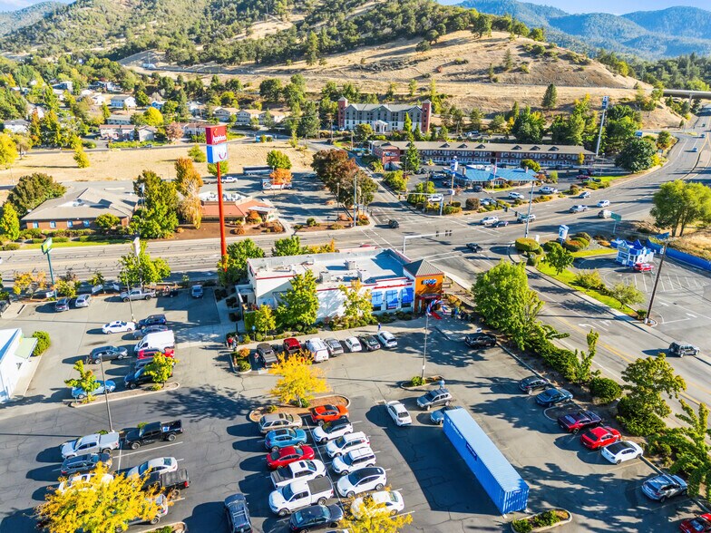 More Photos Of 250 NE Agness Ave, Grants Pass Restaurant For Sale