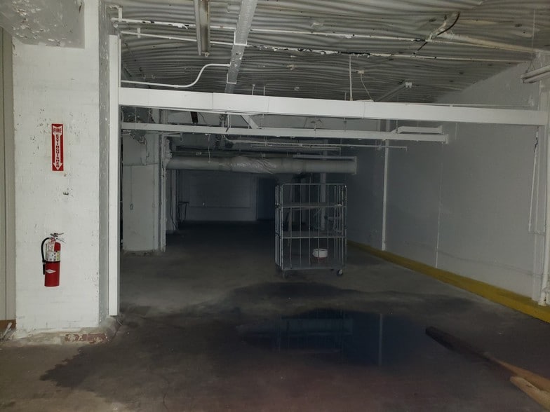 More Photos Of 14707 Dexter Ave, Detroit Warehouse For Sale