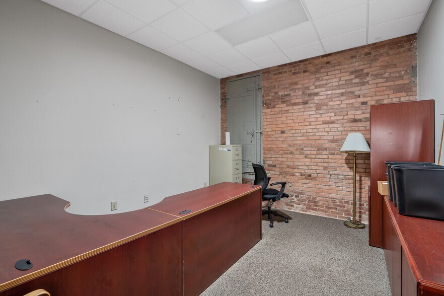 More Photos Of 34 Wright Ave, Auburn Truck Terminal For Lease