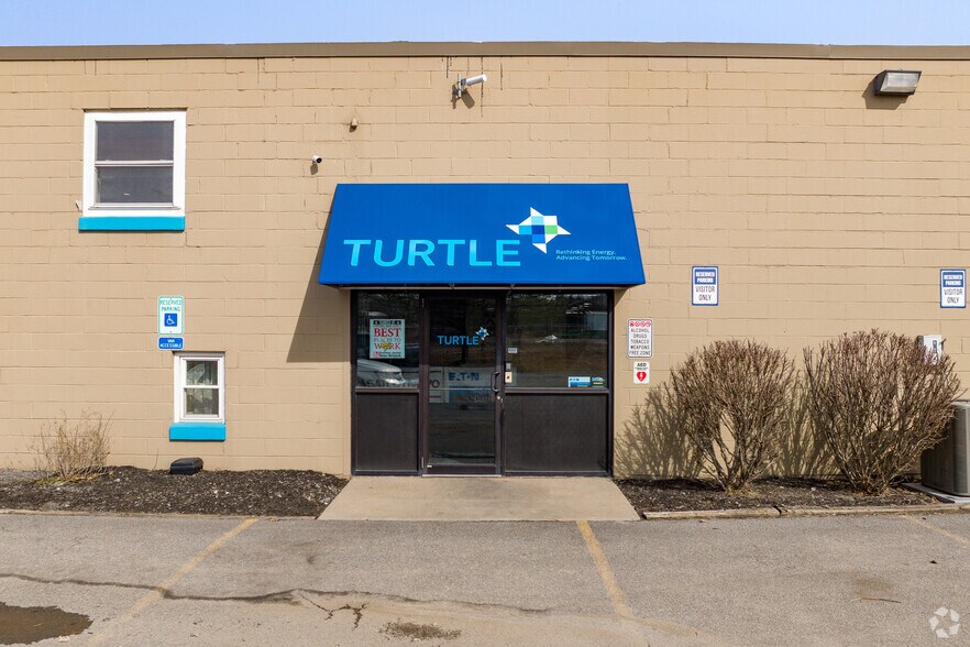 More Photos Of 151 Midler Park Dr, Syracuse Manufacturing For Sale