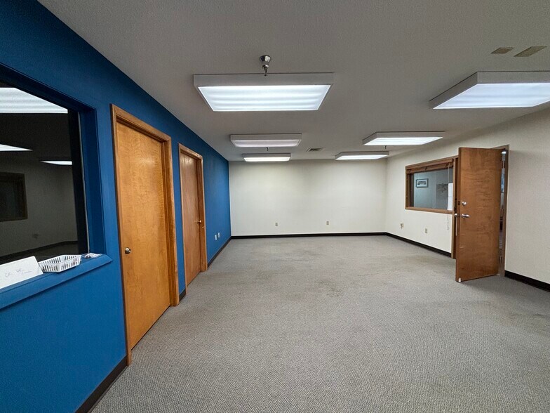 More Photos Of 3136 N National Rd, Columbus Unknown For Lease