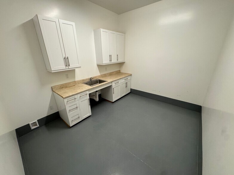 More Photos Of 3535 N Anza Rd, Palm Springs Warehouse For Lease
